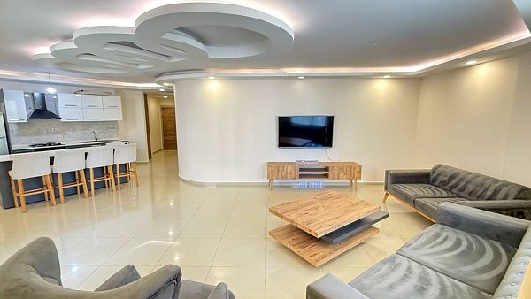 4-комнатные апартаменты 136 м2 с мебелью и техникой в центре Кирении