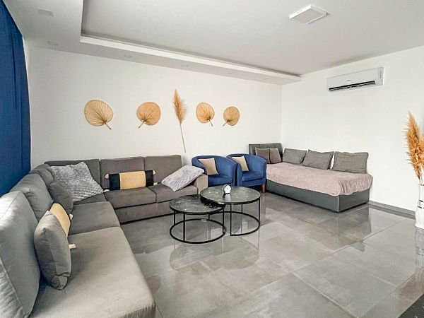 4-комнатный пентхаус 402 м2 с джакузи и просторными террасами в живописном комплексе