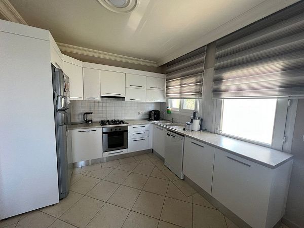 Квартира 3+1 ( 130 м2) в уютном комплексе в Алсанджаке