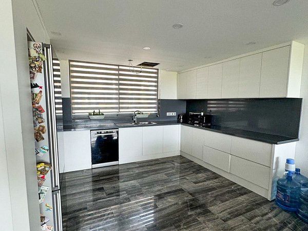 4-комнатные апартаменты 150 м2 в роскошном комплексе в центре Кирении