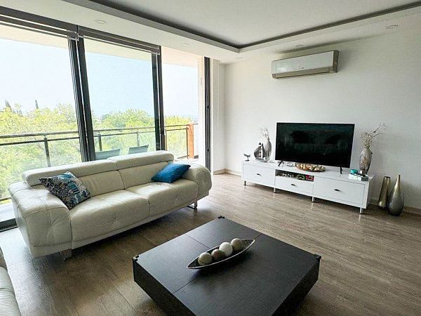 4-комнатные апартаменты 150 м2 в роскошном комплексе в центре Кирении