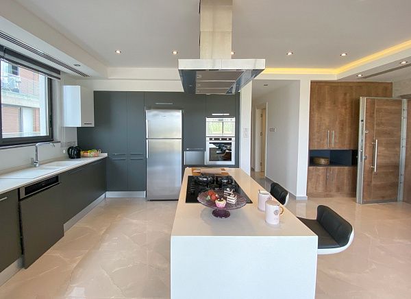 Трехкомнатный Penthouse 130 м2 в уютном комплексе в Никосии