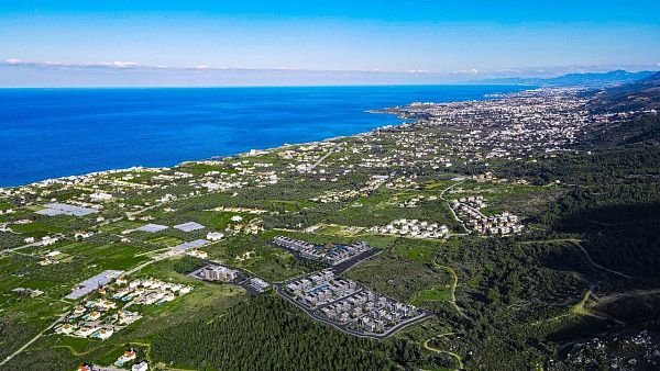 Студия 60 м2 с собственным садом 10 м2 в новом комплексе с видом на море и горы 