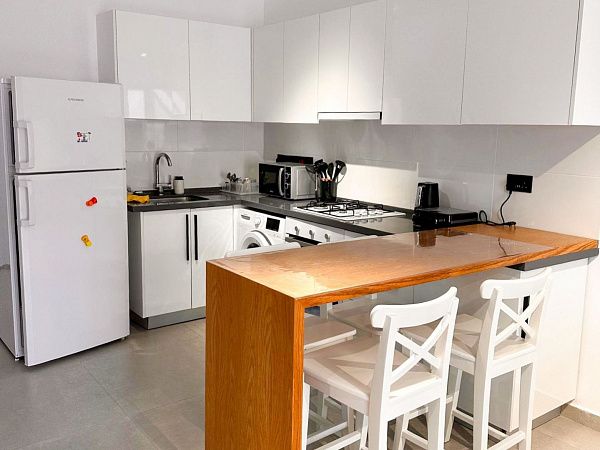 Студия 52 м2 с балконом 8 м2, мебелью и техникой в курортном комплексе