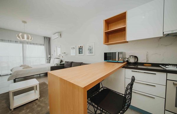 Студия 50 м2 c балконом 9м2