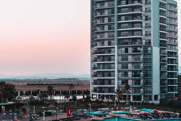 2-комнатные апартаменты 63 м2 с балконом в курортном комплексе 5-звёздочного уровня