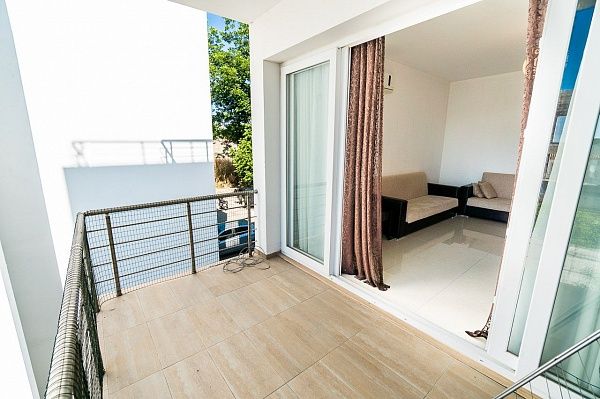 Полностью меблированные 3-комнатные апартаменты 75 м2 в 5 минутах от пляжа