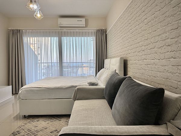 Студия 51 м2 с террасой 8,2 м2, откуда открывается вид на море