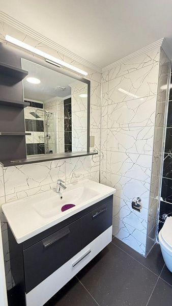 4-комнатные апартаменты 136 м2 с мебелью и техникой в центре Кирении