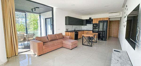 3-комнатный апартаменты 95 м2 с террасой на крыше 40 м2 и видами на море и горы