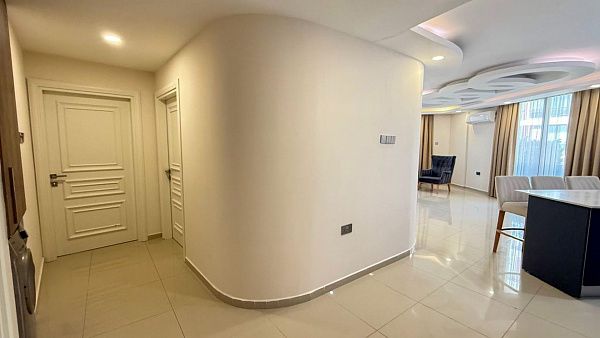 4-комнатные апартаменты 136 м2 с мебелью и техникой в центре Кирении