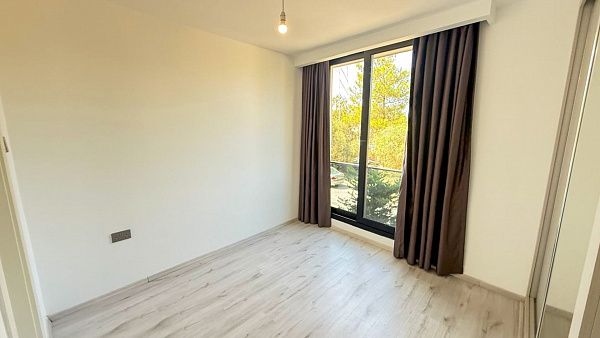 4-комнатные апартаменты 136 м2 с мебелью и техникой в центре Кирении