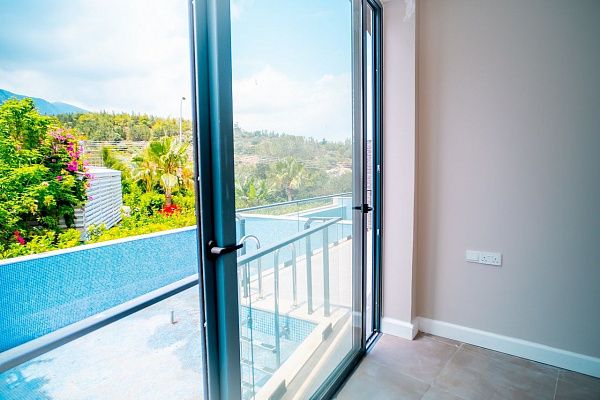 Квартира 4+1 (230 м2) с частным бассейном в Беллапаисе