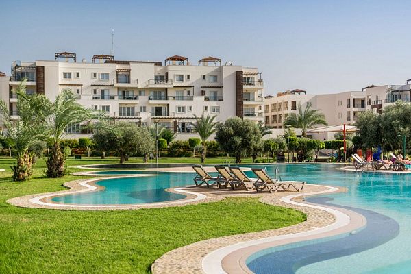3-комнатные апартаменты 88 м2 с террасой и панорамным видом на море в курортном комплексе 