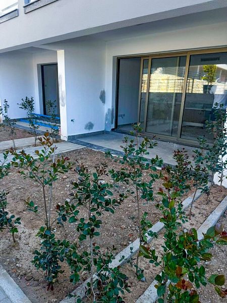 2-комнатные апартаменты 69 м2 с террасой-граунд и садом в 10 минутах от пляжа