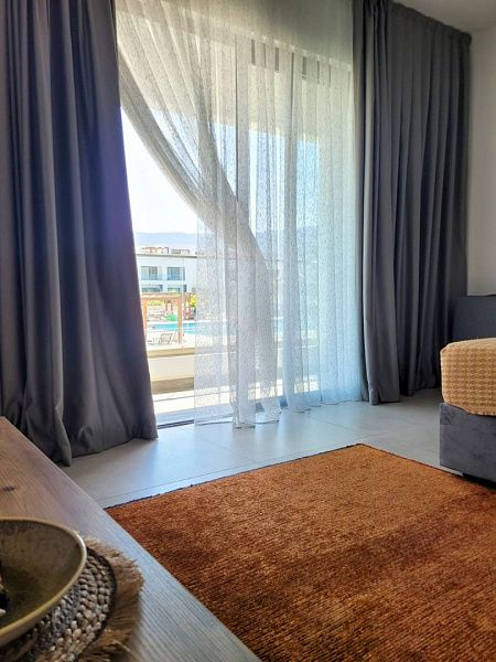 Студия-пентхаус 37 м2 с террасой на крыше 18 м2 в элитном комплексе на берегу моря