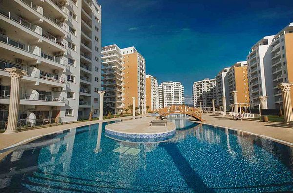 Студия 52 м2 с балконом 8 м2, мебелью и техникой в курортном комплексе