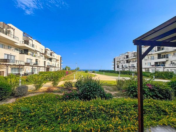 2-комнатные апартаменты 64 м2 с террасой 30 м2 и прямым видом на море из спальни!