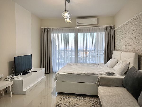 Студия 51 м2 с террасой 8,2 м2, откуда открывается вид на море