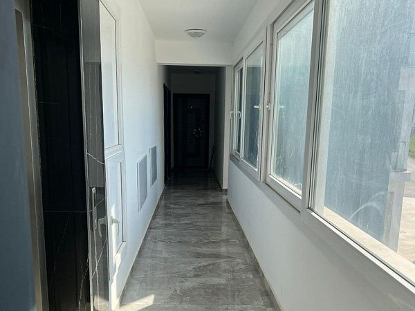 4-комнатные апартаменты 125 м2 возле торгового центра
