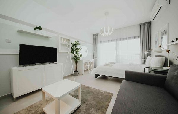 Студия 50 м2 c балконом 9м2